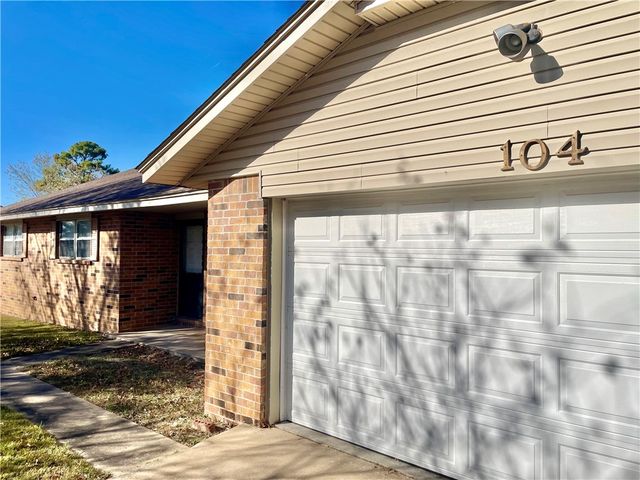 104 Annie Laurie Avenue, Springdale, AR 72764