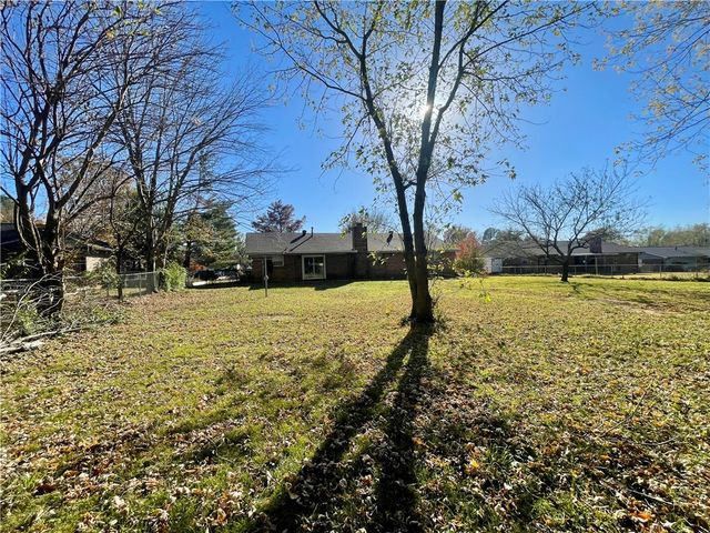 104 Annie Laurie Avenue, Springdale, AR 72764