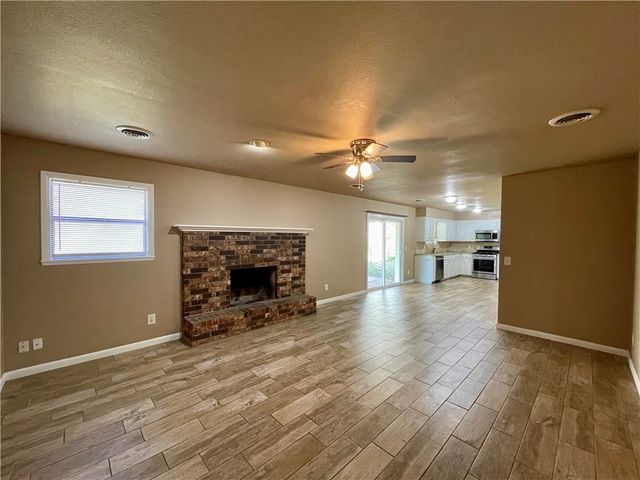 104 Annie Laurie Avenue, Springdale, AR 72764