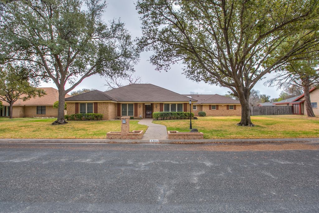 Image 3 of property listing at 3305 Clearview Drive, San Angelo, TX 76904