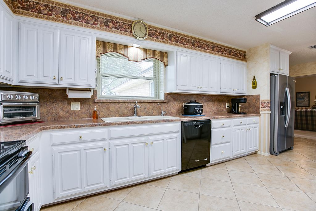 Image 4 of property listing at 3305 Clearview Drive, San Angelo, TX 76904