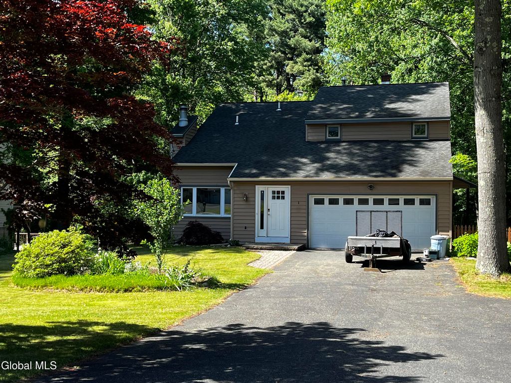 3287 E Old State Road, Guilderland, NY 12303