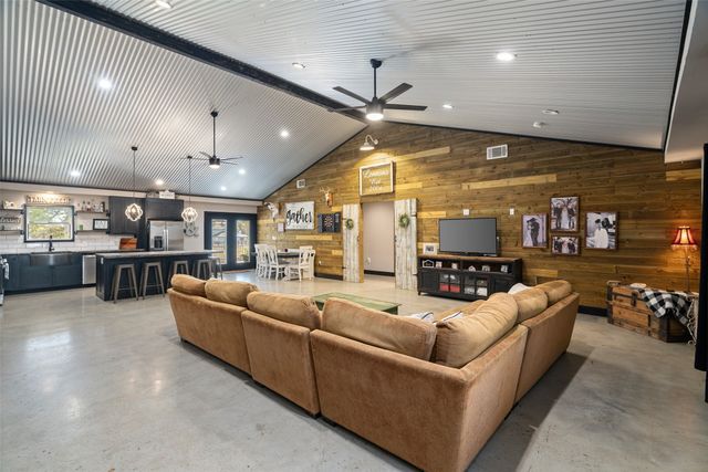 245 County Road 4921, Leonard, TX 75452