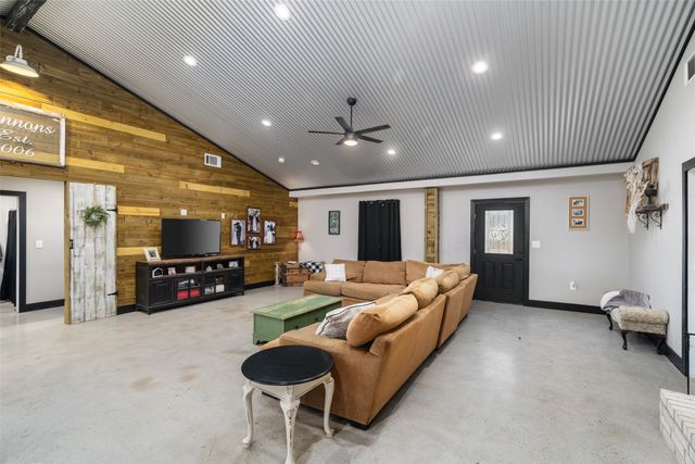 245 County Road 4921, Leonard, TX 75452