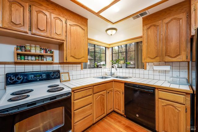 1096 W Standley St, Ukiah, CA 95482