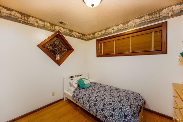 1096 W Standley St, Ukiah, CA 95482