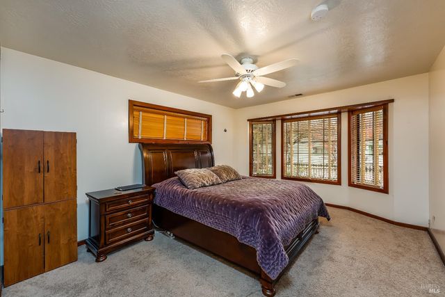 1096 W Standley St, Ukiah, CA 95482