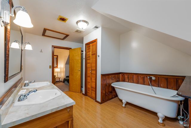 1096 W Standley St, Ukiah, CA 95482