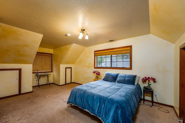 1096 W Standley St, Ukiah, CA 95482