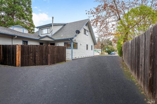 1096 W Standley St, Ukiah, CA 95482