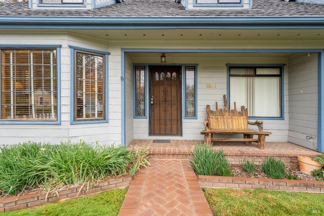 1096 W Standley St, Ukiah, CA 95482