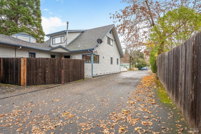 1096 W Standley St, Ukiah, CA 95482