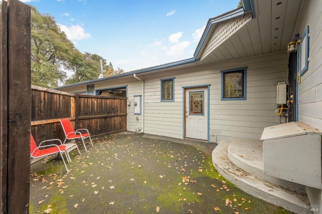 1096 W Standley St, Ukiah, CA 95482