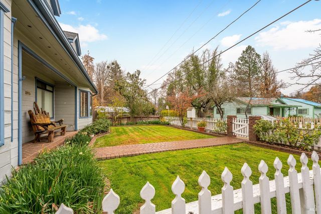 1096 W Standley St, Ukiah, CA 95482