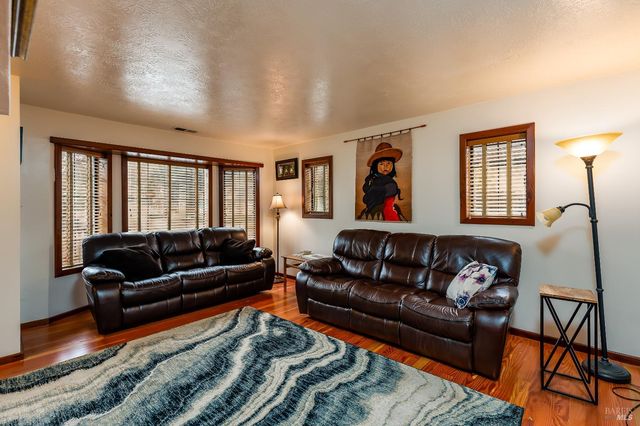 1096 W Standley St, Ukiah, CA 95482