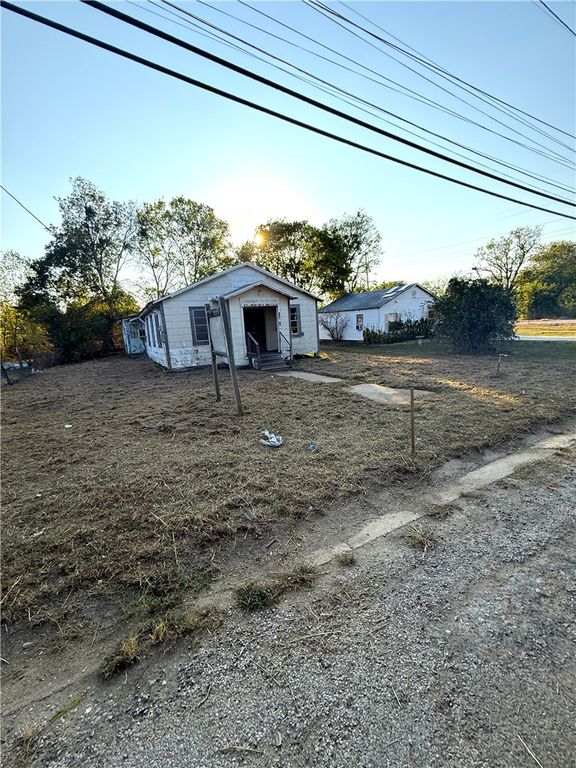 605 North Shaw Street, Caldwell, TX 77836 — photo 2