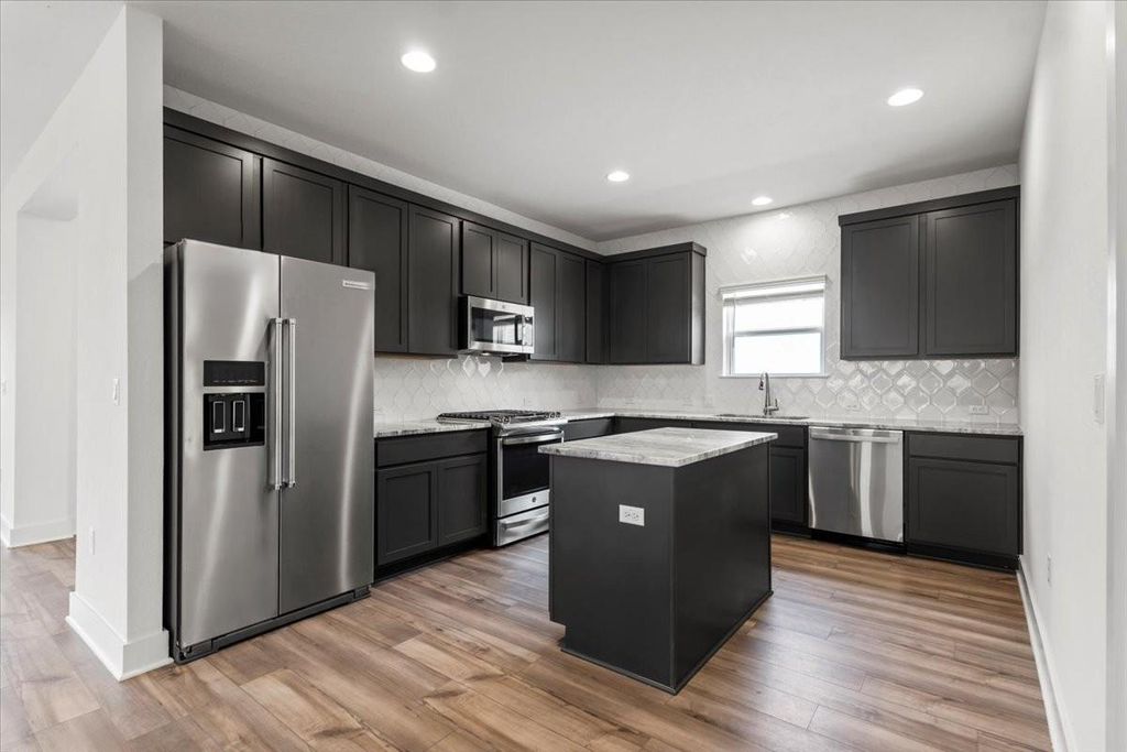 7912 Ella Lee LN, Austin, TX 78744