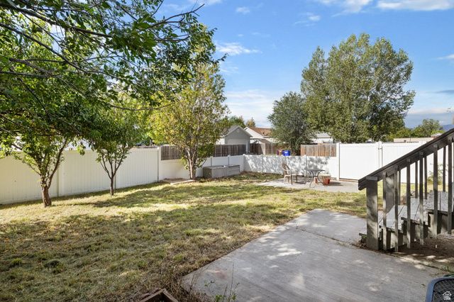 2048 E JUNIPER DR, Eagle Mountain, UT 84005