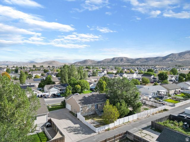 2048 E JUNIPER DR, Eagle Mountain, UT 84005