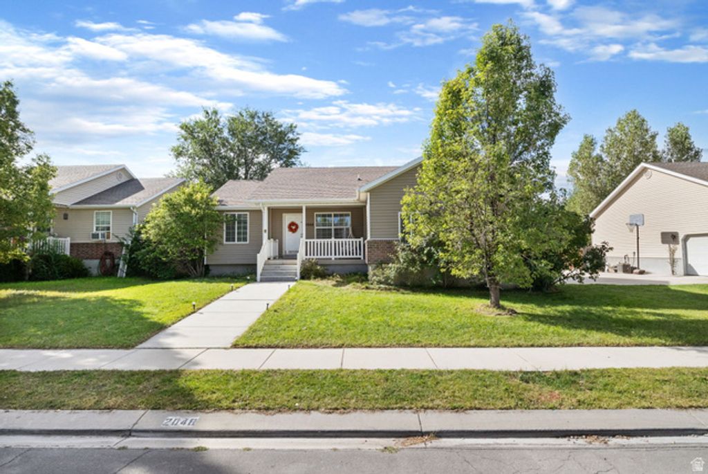 2048 E JUNIPER DR, Eagle Mountain, UT 84005 — photo 2
