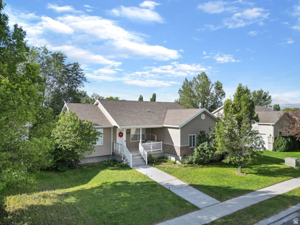 2048 E JUNIPER DR, Eagle Mountain, UT 84005 — photo 3