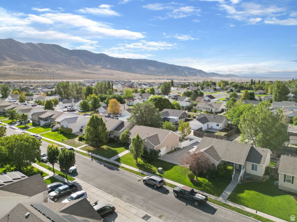 2048 E JUNIPER DR, Eagle Mountain, UT 84005 — photo 5