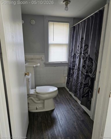 18402 Revere St, Detroit, MI 48234