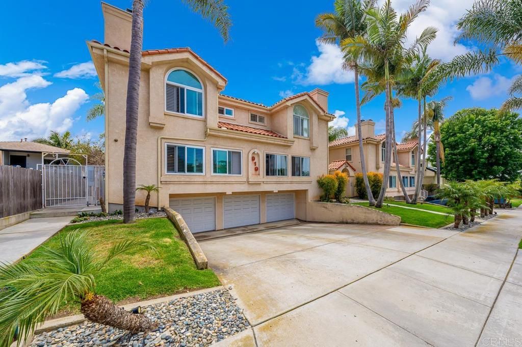 Image 1 of property listing at 919 Agate Street 3, San Diego, CA 92109