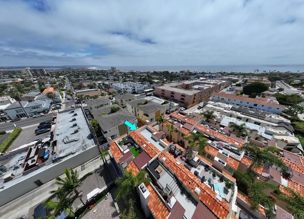 Image 12 of property listing at 919 Agate Street 3, San Diego, CA 92109