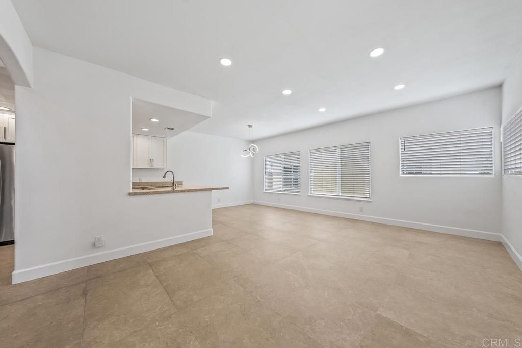 Image 16 of property listing at 919 Agate Street 3, San Diego, CA 92109