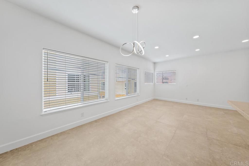 Image 20 of property listing at 919 Agate Street 3, San Diego, CA 92109
