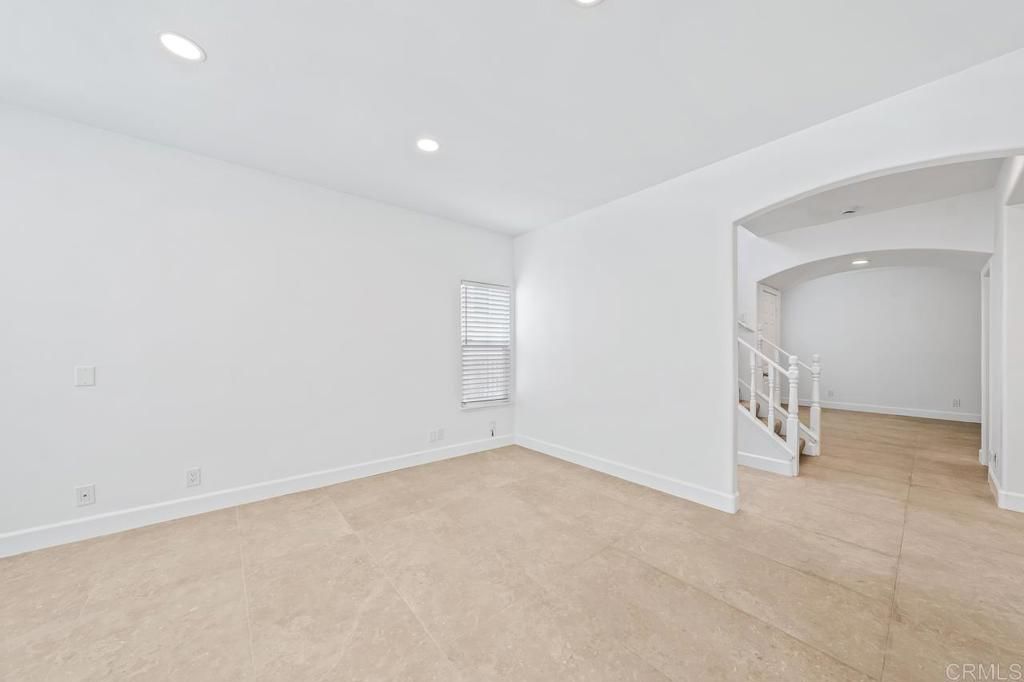 Image 22 of property listing at 919 Agate Street 3, San Diego, CA 92109