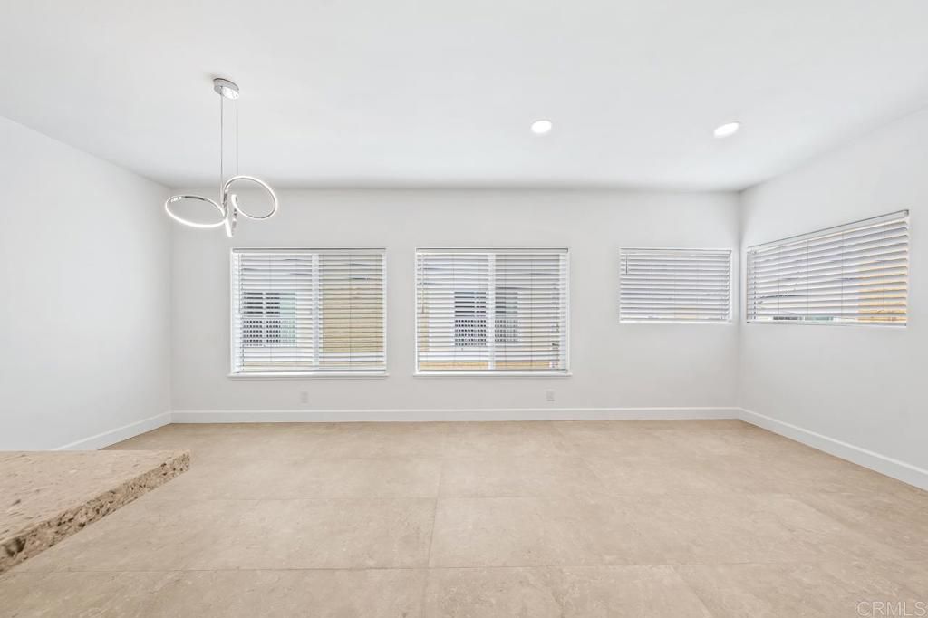 Image 23 of property listing at 919 Agate Street 3, San Diego, CA 92109