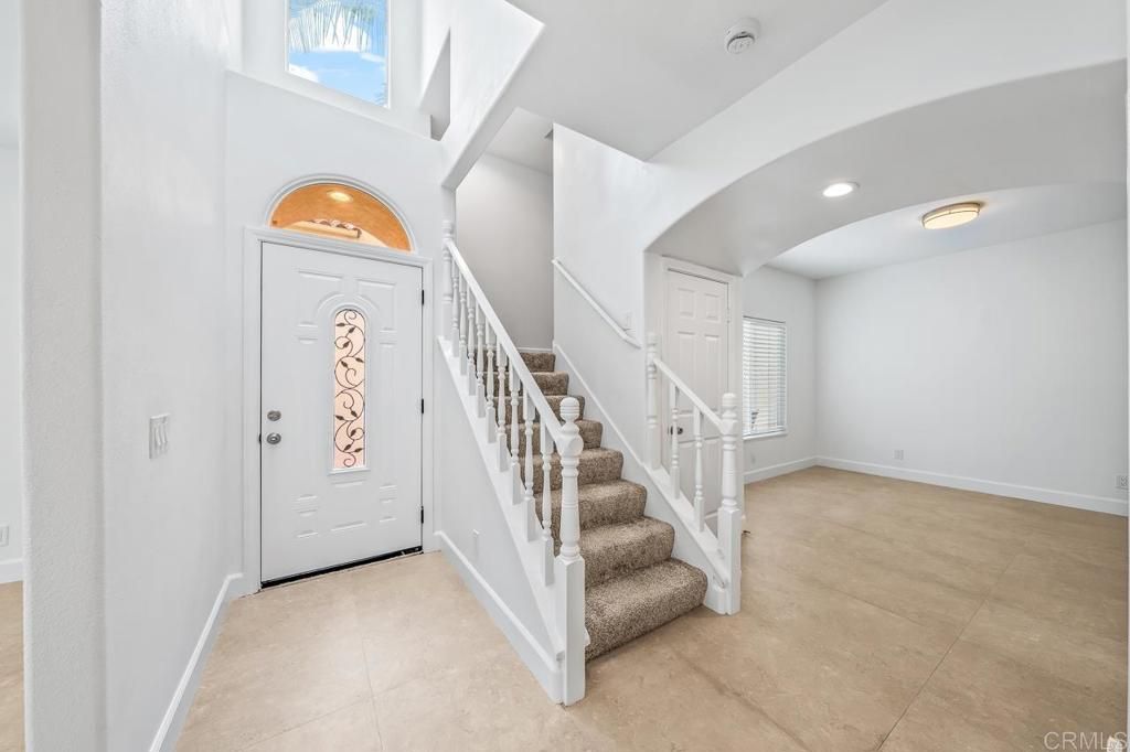 Image 24 of property listing at 919 Agate Street 3, San Diego, CA 92109