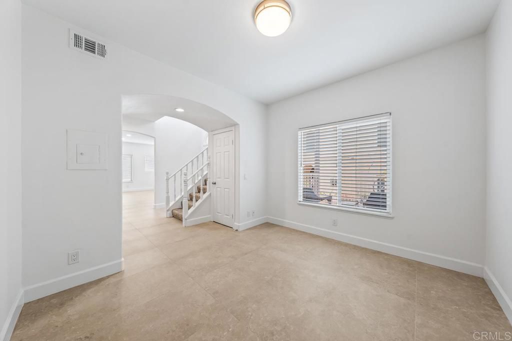 Image 31 of property listing at 919 Agate Street 3, San Diego, CA 92109