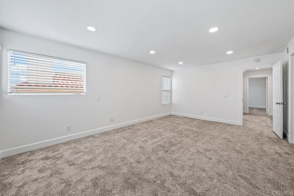 Image 36 of property listing at 919 Agate Street 3, San Diego, CA 92109