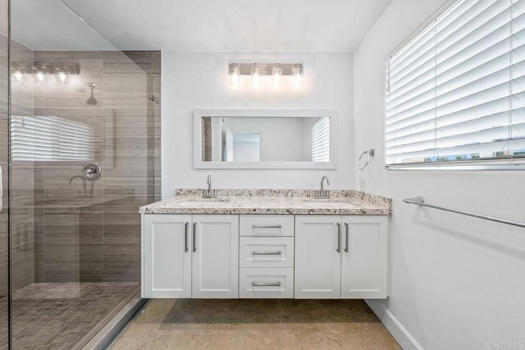 Image 37 of property listing at 919 Agate Street 3, San Diego, CA 92109