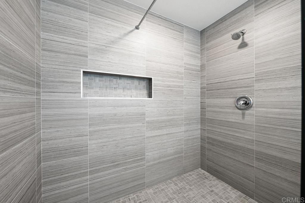 Image 38 of property listing at 919 Agate Street 3, San Diego, CA 92109