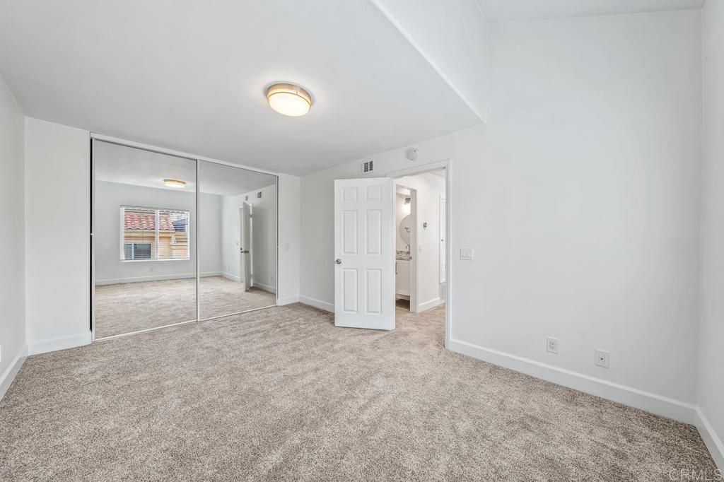 Image 44 of property listing at 919 Agate Street 3, San Diego, CA 92109