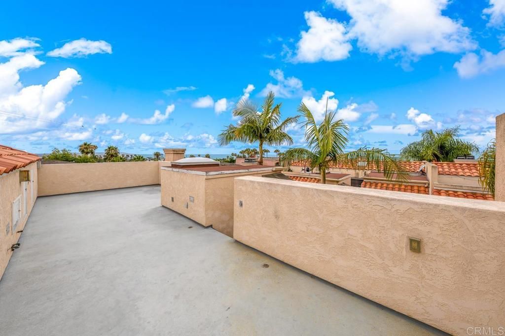 Image 47 of property listing at 919 Agate Street 3, San Diego, CA 92109