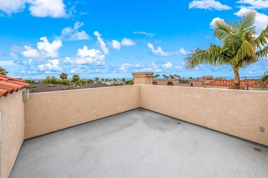 Image 48 of property listing at 919 Agate Street 3, San Diego, CA 92109