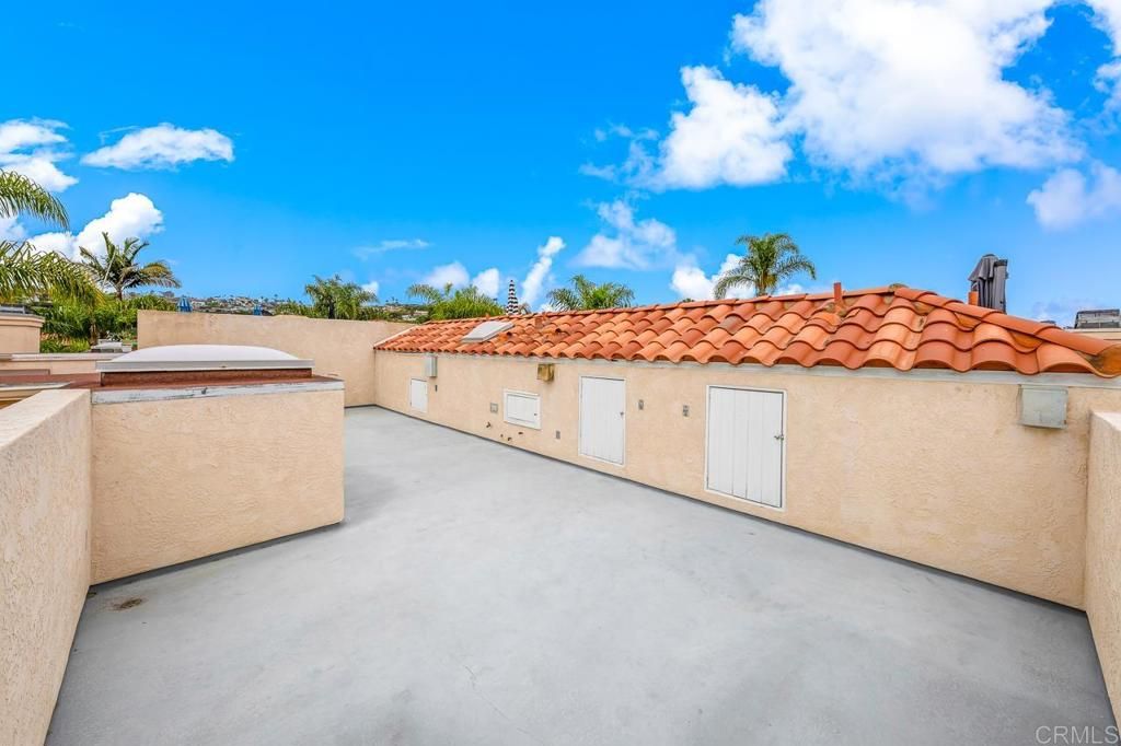 Image 51 of property listing at 919 Agate Street 3, San Diego, CA 92109