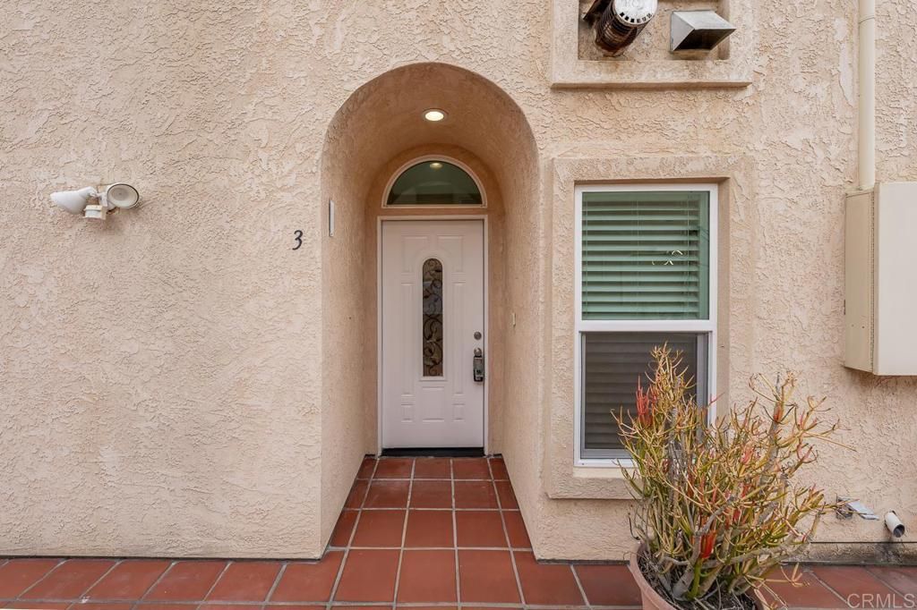 Image 54 of property listing at 919 Agate Street 3, San Diego, CA 92109
