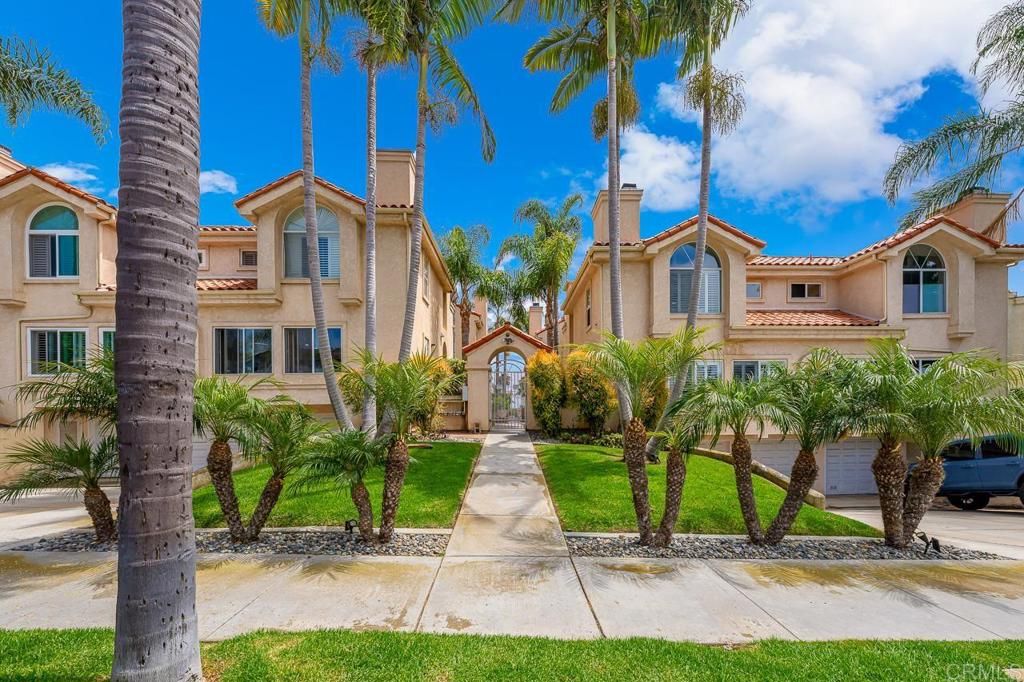 Image 56 of property listing at 919 Agate Street 3, San Diego, CA 92109