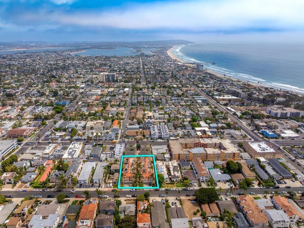 Image 6 of property listing at 919 Agate Street 3, San Diego, CA 92109