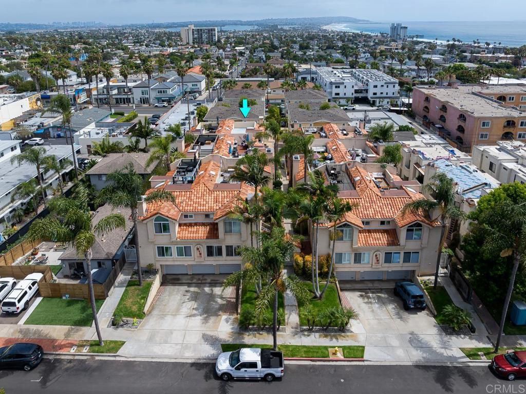 Image 8 of property listing at 919 Agate Street 3, San Diego, CA 92109