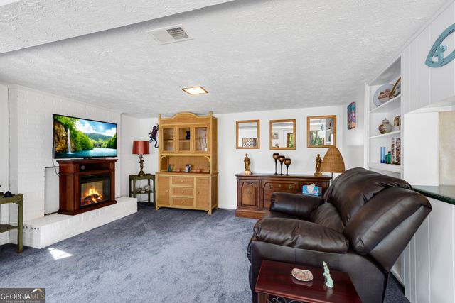 6381 Lakeview Drive, Buford, GA 30518