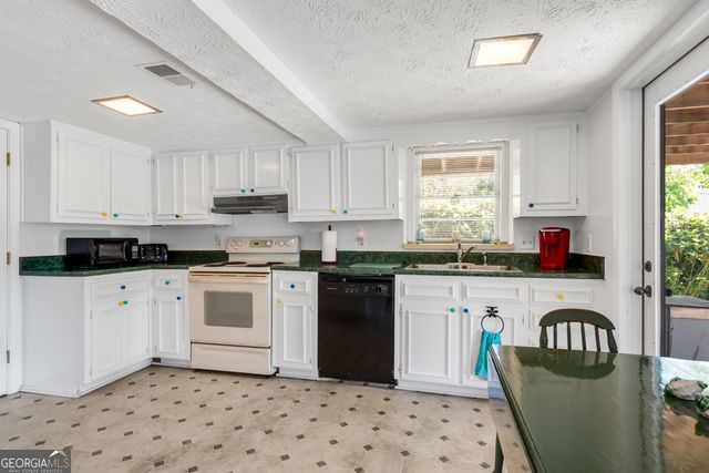 6381 Lakeview Drive, Buford, GA 30518