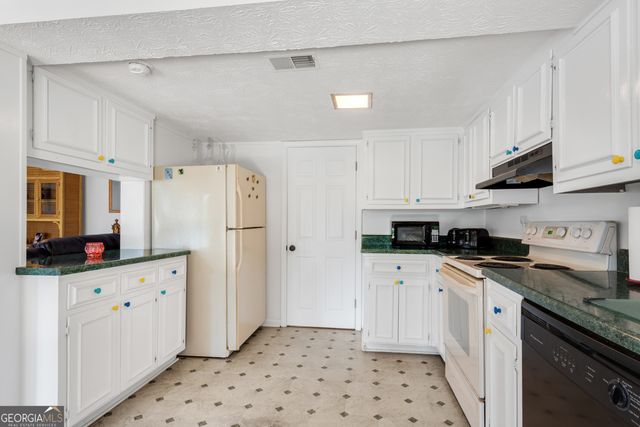 6381 Lakeview Drive, Buford, GA 30518