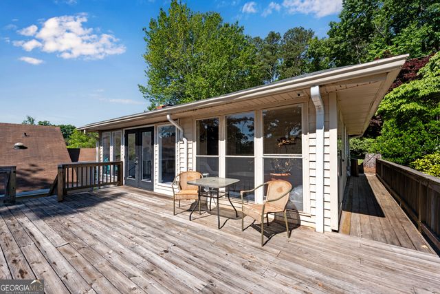 6381 Lakeview Drive, Buford, GA 30518